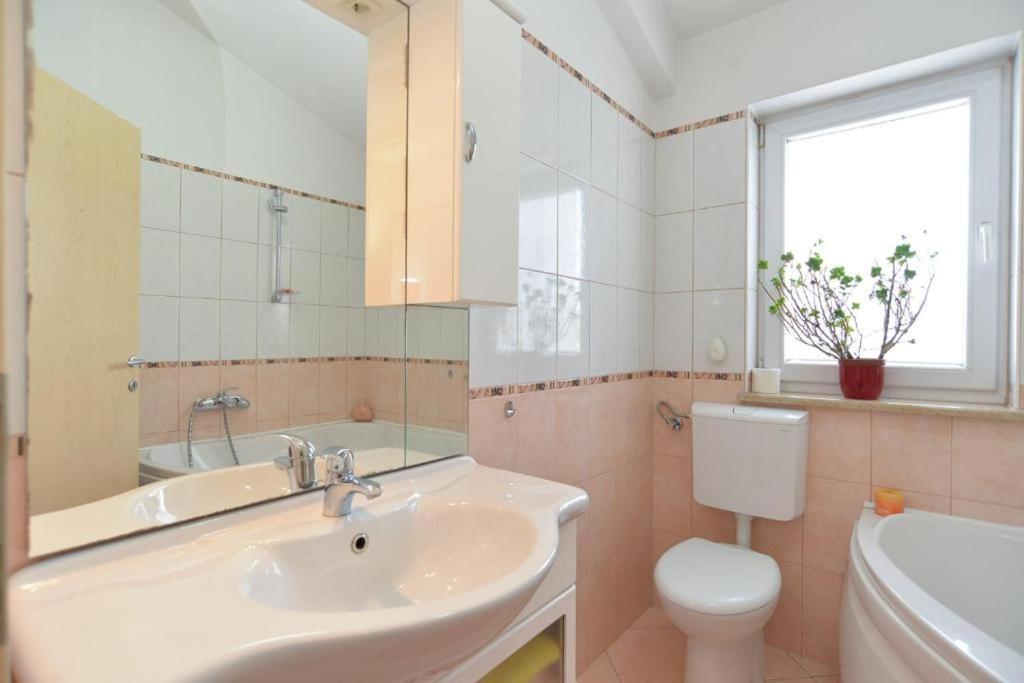 Apartman Eda Pula Exterior photo